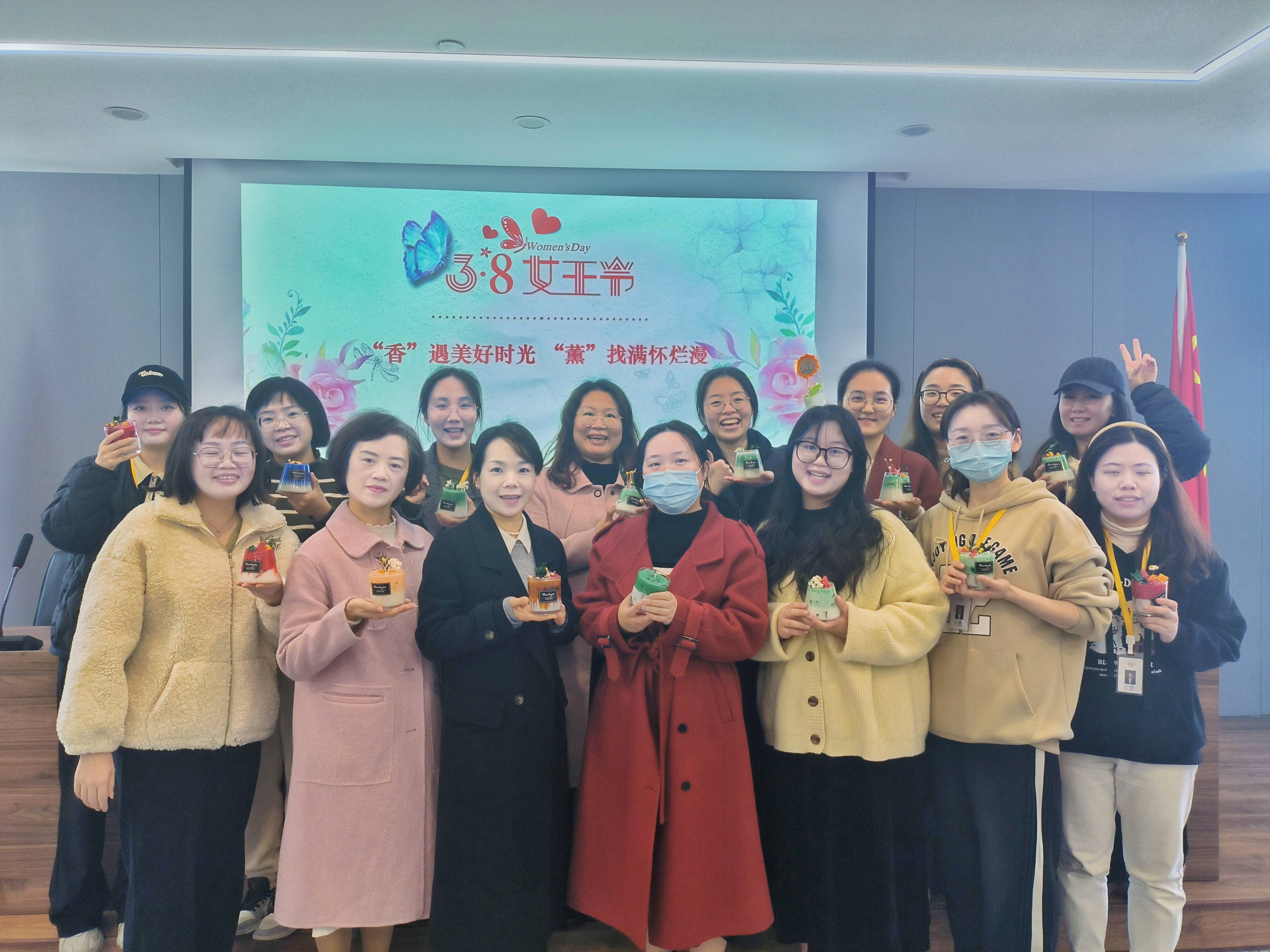 “香”遇美好時(shí)光、“薰”找滿懷爛漫丨面粉公司開展三八婦女節(jié)香薰蠟燭手作活動